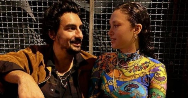 Melisa Şenolsun eski sevgilisiyle poz verdi! Kıyafeti ile dikkatleri üzerine çekti... - Resim : 3