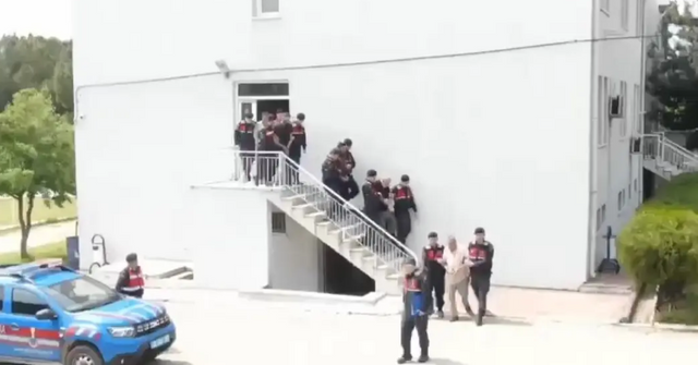 150 milyon liralık dolandırıcılık... 'Çakallar' ve 'Tokuçlar' suç örgütlerine operasyon! - Resim : 1