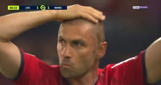 Tabelada numarası yandı, stat ayağa kalktı! Burak Yılmaz kafasına vura vura oyundan çıktı - Resim : 3