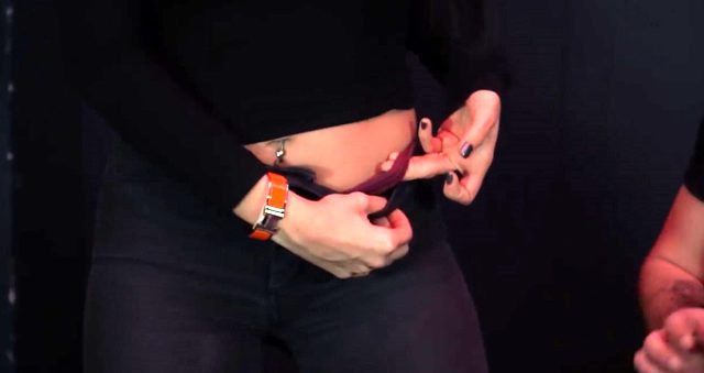 Zeynep Alkan'dan olay hareket! İç çamaşırını gösterdi! - Resim : 2