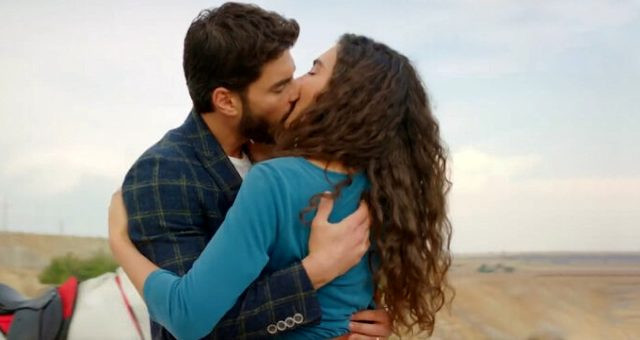Hercai dizisindeki öpüşme sahnesi izleyicileri ekrana kilitledi - Resim : 3
