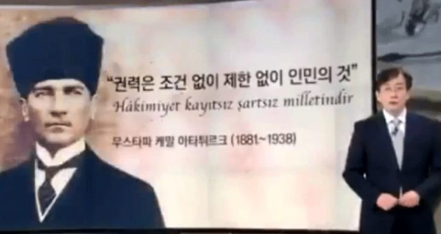 Atatürk'e büyük saygı! Spiker haberleri ayakta sundu! - Resim : 1