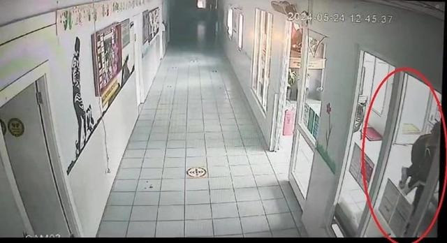 Down sendromlu öğrenciyi darbederek yerlerde sürüklemişti... O öğretmen hakkında karar verildi! - Resim : 3