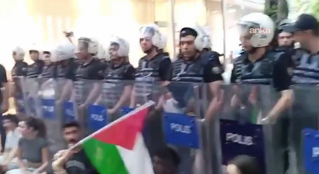 Filistin protestosuna polis müdahalesi! Gözaltına alınanlar var - Resim : 1