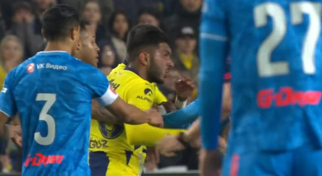 Fenerbahçe - Zenit maçında gergin anlar! Kadıköy'de saha içi bir anda karıştı - Resim : 4