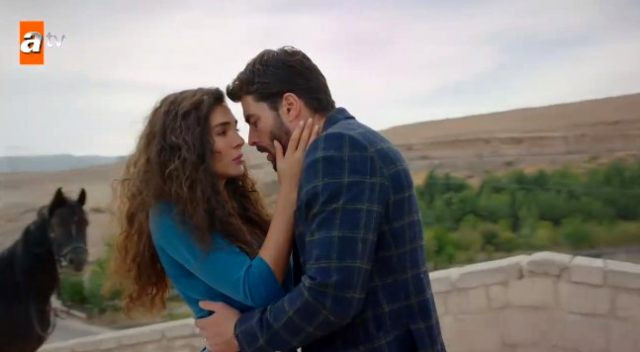 Hercai dizisindeki öpüşme sahnesi izleyicileri ekrana kilitledi - Resim : 2