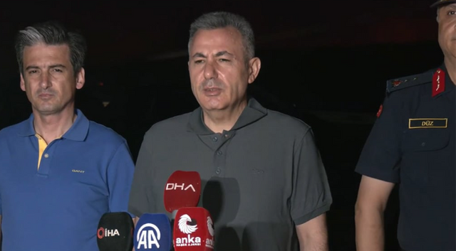İzmir Çeşme'deki orman yangını büyüdü! Otoyol trafiğe kapatıldı - Resim : 3