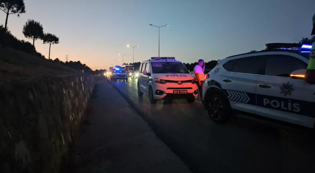 Eyüpsultan'da feci kaza! Motosiklet kamyona çarptı - Resim : 1