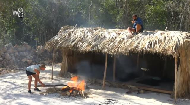Survivor'da tehlikeli şakalaşma! "Yakacağım burayı" dedi, yangın tüpüyle müdahale edildi - Resim : 1