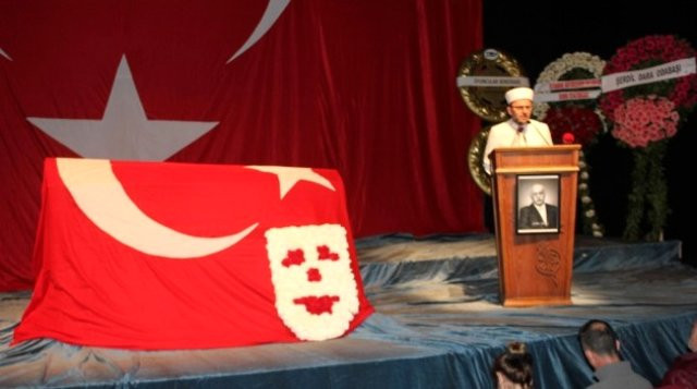 Usta oyuncu son yolculuğuna uğurlandı! - Resim : 4
