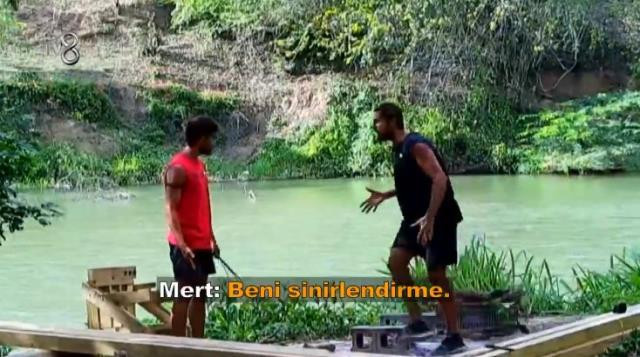 Survivor adası karıştı! Sopalar havada uçuştu! - Resim : 1