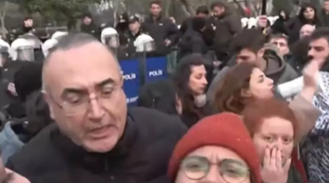 Saraçhane'ye giden Sunay Akın'a öğrenciden tepki! "Bunlar gençlerin yanında falan değil" - Resim : 1