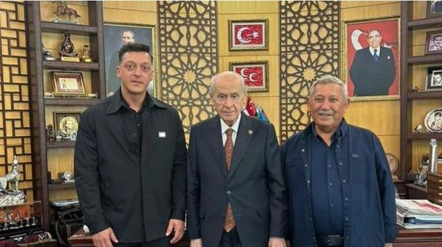 Cami temizlemesiyle gündemdeydi! Mesut Özil, bu kez de MHP lideri Devlet Bahçeli'yi ziyaret etti - Resim : 2