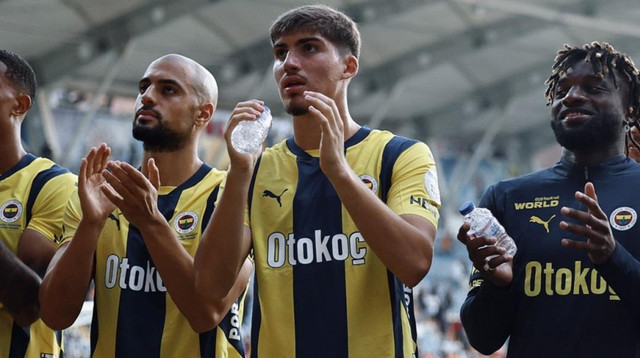 Fenerbahçe'nin 19'luk yıldızından bir ilk! Tribünlerden alkış yağmuru - Resim : 1