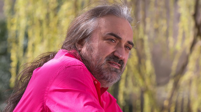 Sahnede kalp krizi geçirmişti... Usta sanatçı Volkan Konak hayatını kaybetti! - Resim : 1