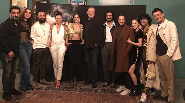 Melisa Şenolsun eski sevgilisiyle poz verdi! Kıyafeti ile dikkatleri üzerine çekti... - Resim : 1