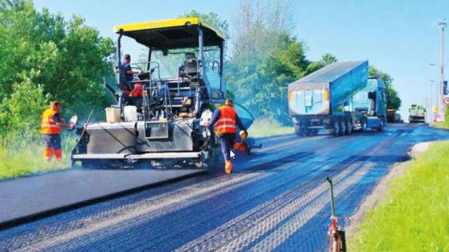 BM askeri, Türk polisinin önünden çekildi; Kıbrıs'ta yol çalışması devam ediyor - Resim : 1