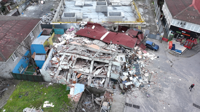 Ümraniye'de metro çalışmasının olduğu alanda bina çöktü! O anlar anbean kaydedildi - Resim : 3