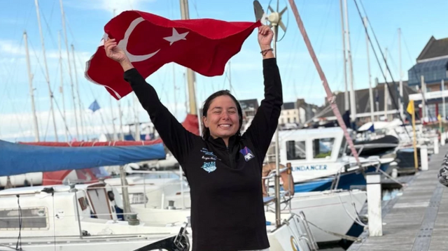 10 saat yüzdü... Bengisu Avcı 6 kanalı geçen ilk Türk oldu! - Resim : 1