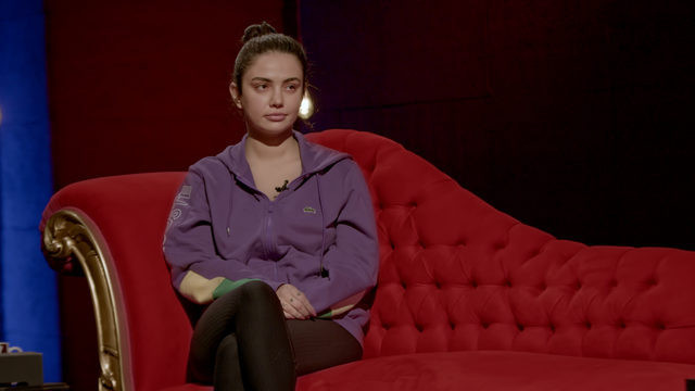 Ece Ronay tüm yaşadıklarını ağlayarak anlattı! ‘Ailemden alınıp...’ - Resim : 2