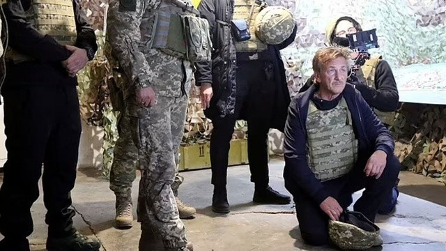 Ünlü aktör Sean Penn Ukrayna’da cephe hattında - Resim : 1