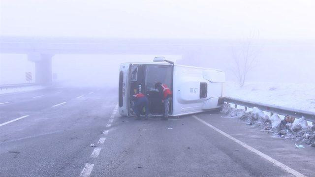 İstanbul'da polisleri taşıyan minibüs devrildi! Çok sayıda yaralı var - Resim : 1