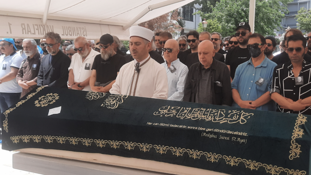 Son yolculuğuna uğurlanan Kurtlar Vadisi'nin Deve Tuncay'ı Osman Wöber'e büyük vefasızlık - Resim : 1