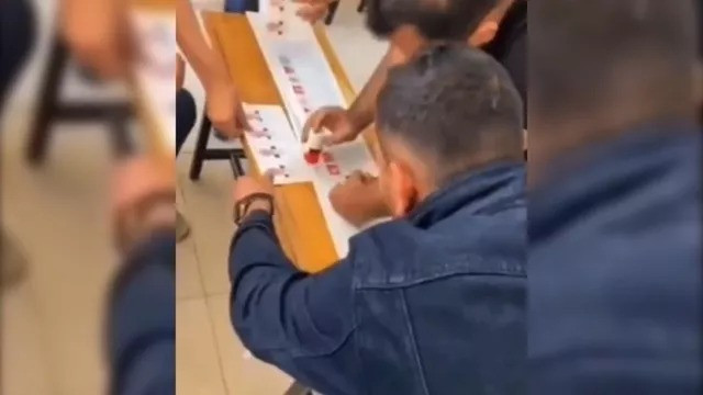 Sosyal medyadaki görüntüler gündem oldu! 'Toplu oy' iddiasına Şanlıurfa Valiliği'nden açıklama - Resim : 3