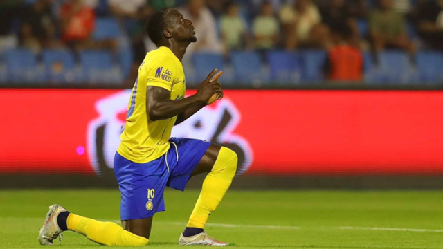 Arabistan'a gidince parayı bulan yıldız futbolcu kulüp satın alıyor - Resim : 2