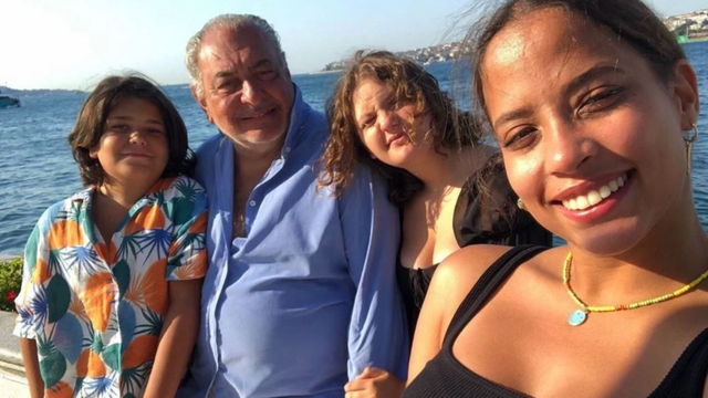 Ünlü sanatçı Nilüfer ile Reha Muhtar'ın kızı Ayşe güzelliğiyle büyüledi! Resmen genç kız olmuş… - Resim : 2