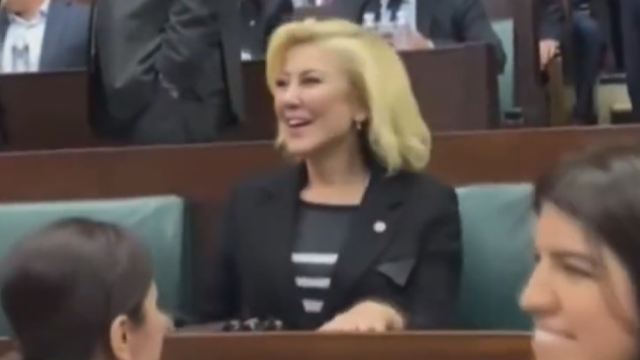 AK Partili Şebnem Bursalı "ıstakoz" krizi sonrası ilk kez görüntülendi - Resim : 2