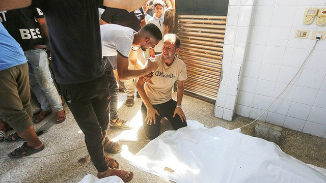 Gazze'de bir trajedi daha: İkizlerine doğum belgesi almaya giden baba, İsrail saldırısında... - Resim : 1