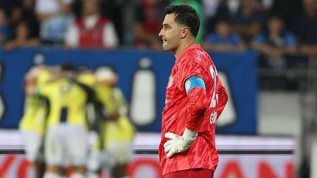 Arda Turan'dan Rizespor kalecisi Gökhan Akkan'a destek! ''Kellemin gideceğini bilsem...'' - Resim : 1