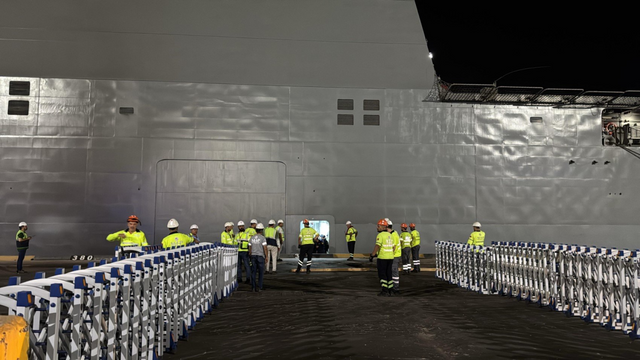 Lübnan'dan tahliye operasyonu: Deniz Kuvvetlerine ait ilk gemi Mersin'e ulaştı - Resim : 1