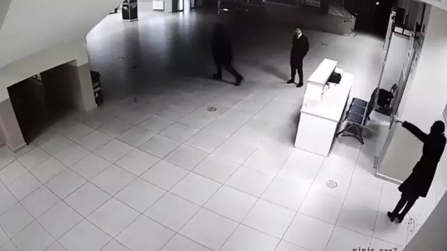 Lisede kan donduran olay! Askeri kamuflajla geldi, müdür yardımcısını bıçakladı - Resim : 1