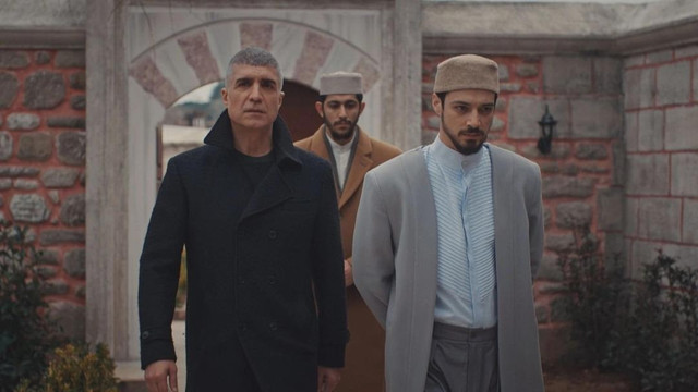 Kızıl Goncalar'da yaprak dökümü! İki oyuncu birden diziden ayrılıyor... - Resim : 1