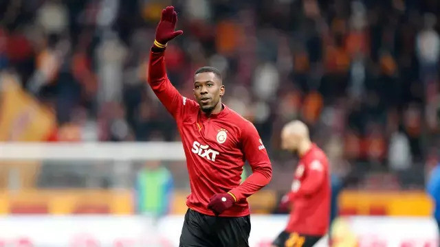 Okan Buruk o futbolcuya fena patlamış: Seni gözüm görmesin - Resim : 1