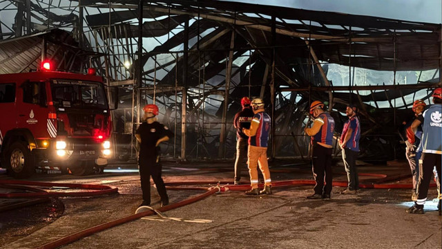 Çekmeköy'de sünger fabrikasında yangın! Kontrol altına alındı... - Resim : 1