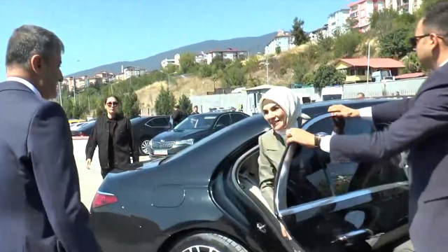 Aile Bakanı Göktaş, TOGG aracını bırakıp Mercedes AMG’ye geçti - Resim : 1