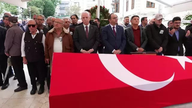 Türk sinemasının usta ismi Arif Erkin Güzelbeyoğlu son yolculuğuna uğurlandı - Resim : 2