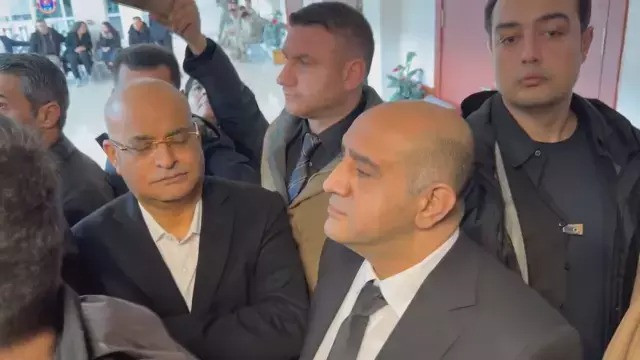 Aziz İhsan Aktaş mahkemeye koruma ordusuyla geldi: "Poz vermeye gelmedim buraya" - Resim : 1