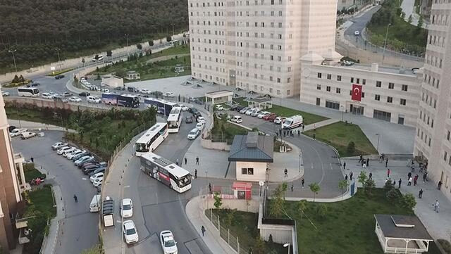 Survivor yarışmacıları karantinada! Polis eskortuyla getirildiler! - Resim : 2