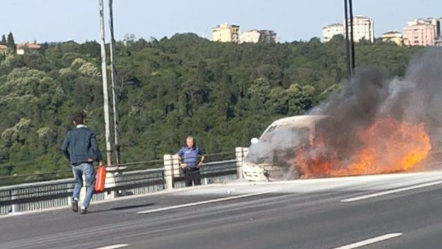 Köprüde araç yangını! Trafik durma noktasına geldi - Resim : 3