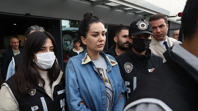 "Korktun mu acaba?" Dilan Polat'tan Hande Yener'e sert tepki! - Resim : 3