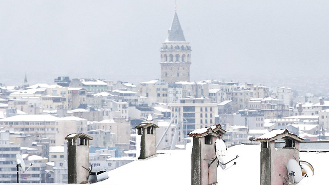 Pazartesi günü okullar tatil mi? İstanbul Valisi Davut Gül canlı yayında açıkladı! - Resim : 1