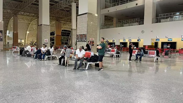 Diyarbakır Havalimanı pistinde çatlak! Facianın eşiğinden dönüldü - Resim : 2