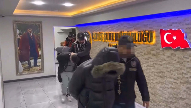 Dolandırıcılar her yolu deniyor... "Cinsel istismar var" dedi milyonluk vurgun yaptı! - Resim : 2