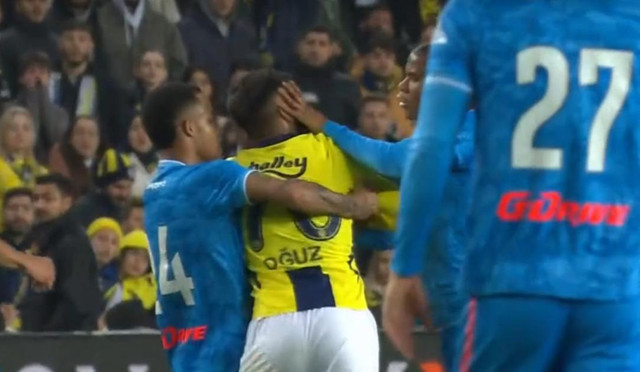 Fenerbahçe - Zenit maçında gergin anlar! Kadıköy'de saha içi bir anda karıştı - Resim : 3