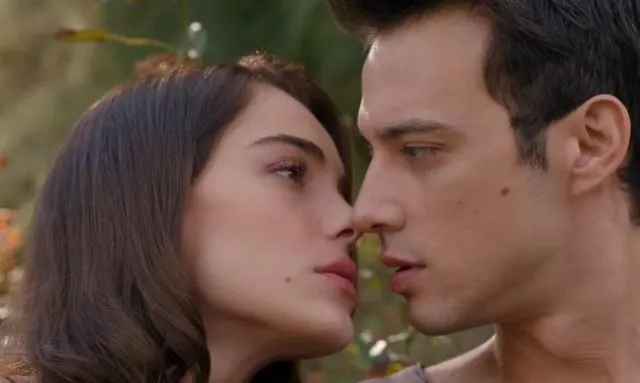 Afra Saraçoğlu ile Mert Yazıcıoğlu ayrıldı mı? Şoke eden Hafsanur Sancaktutan iddiası - Resim : 2