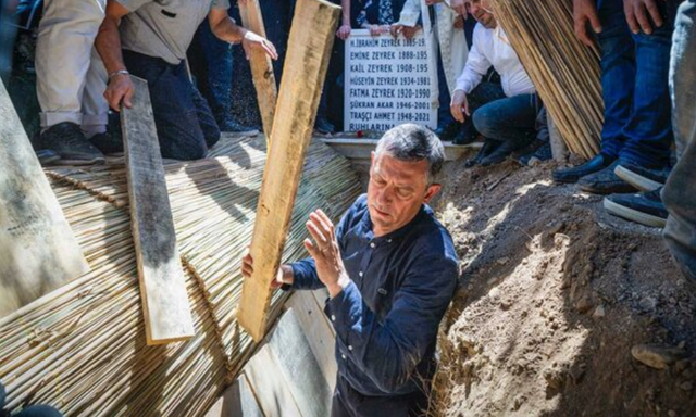 Elleriyle toprağa verdi... Özgür Özel'den 'kardeşim' dediği Ferdi Zeyrek'e zor veda! - Resim : 1